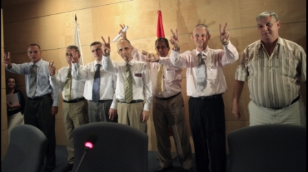 presos liberados em Cuba celebram co signo da vitoria a homenaxe do PP em Móstoles en 2011