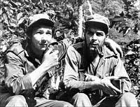 Na fotografía, Raúl Castro e Che Guevara durante revolução cubana.