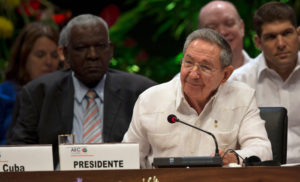 Raúl Castro criticou a inxeréncia da OEA contra Venezuela. 