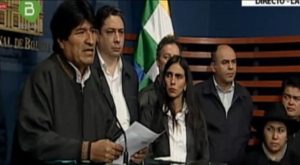 “Estamos diante de um complô permanente”, alertou Morales em rolda de imprensa oferecida no Palácio do Governo. 