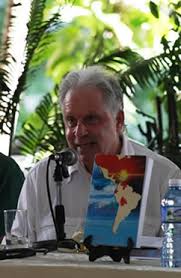 Arnold August presentou na Habana o seu segundo libro sobre a democracia en Cuba.