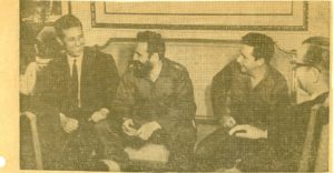 O primeiro ministro alxeriano Ahmed Ben Bella departe con Fidel e Raúl; a dereita deles, o presidente Osvaldo Dorticós Torrado. A imaxe é de outubro de 1963. 